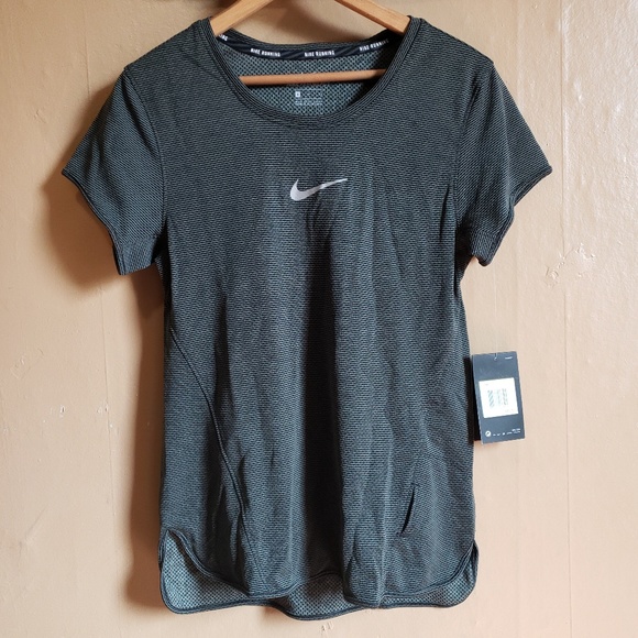 NWT Nike AeroReact Women's Small Short Sleeve - Picture 3 of 8